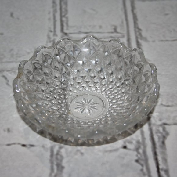💎 Vintage Glass Ring Dish · 4" Wide - Picture 1 of 5